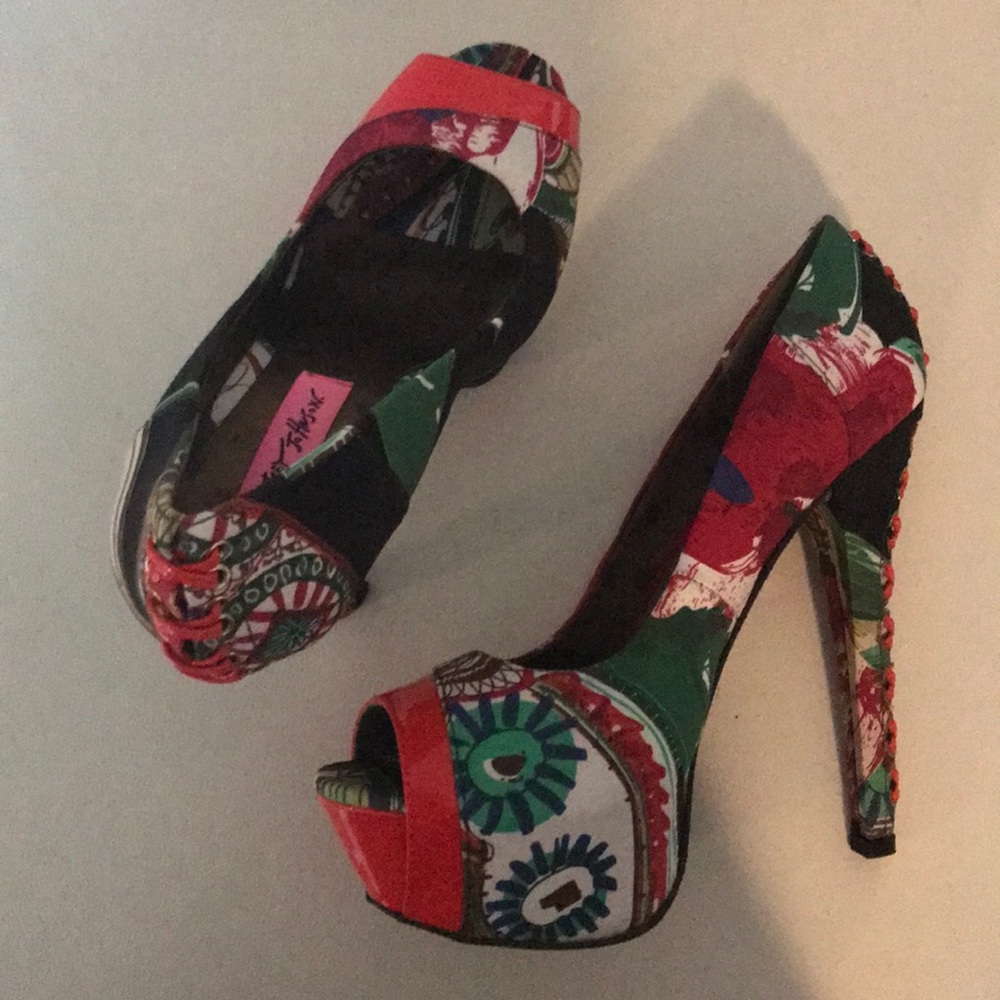 Besty Johnson Multi Color Pumps - Picture 3 of 8